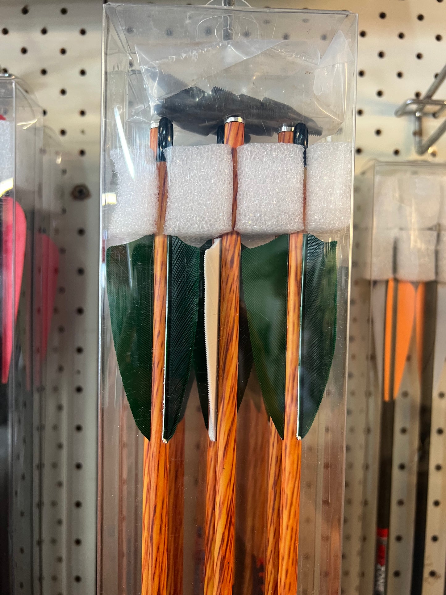 Made Arrow Patriot 600's Wood look Carbon 3" Feather Ea.